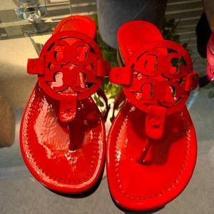 Tory Burch. MILLER SANDAL, PATENT LEATHER.